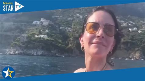 Courteney Cox stuns in rare bikini snap on Italian。